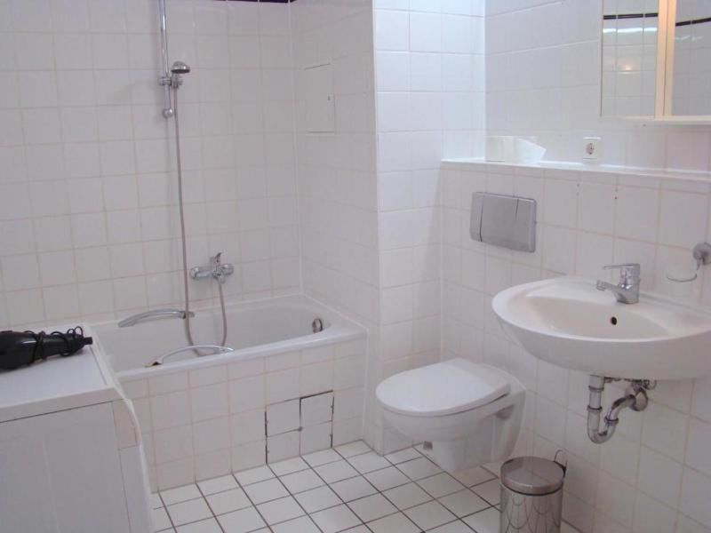 Standard Double Room with Shared Bathroom image 3
