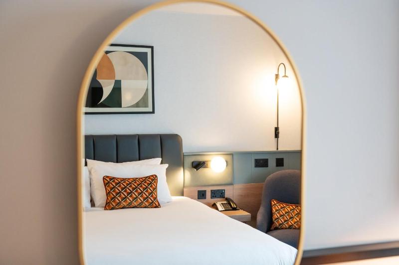 Standard Upgraded King Room - High Floor image 4