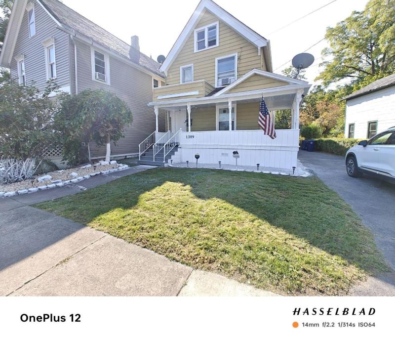 Two-Bedroom House image 3