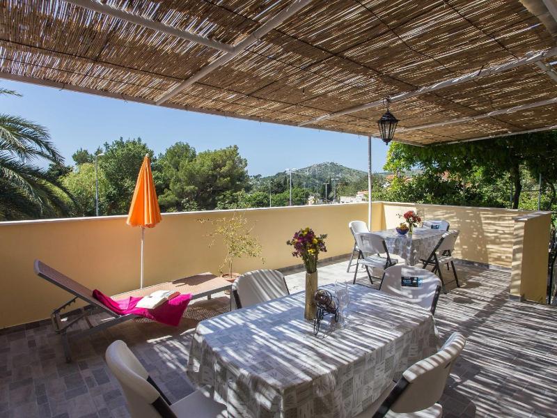 Apartments Djurkovic - One-Bedroom Apartment with Shared Terrace and Sea View - image 15