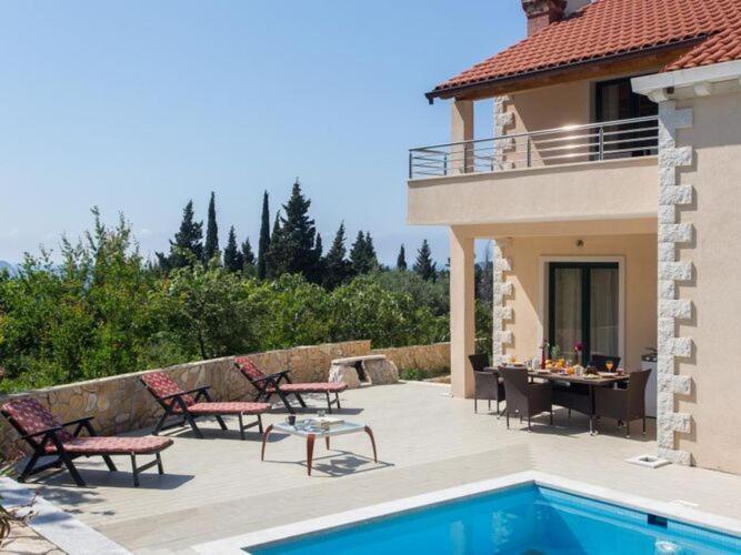 Villa Avoca - Four Bedroom Villa with Swimming Pool - image 15