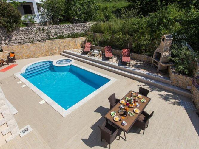Villa Avoca - Four Bedroom Villa with Swimming Pool - image 13