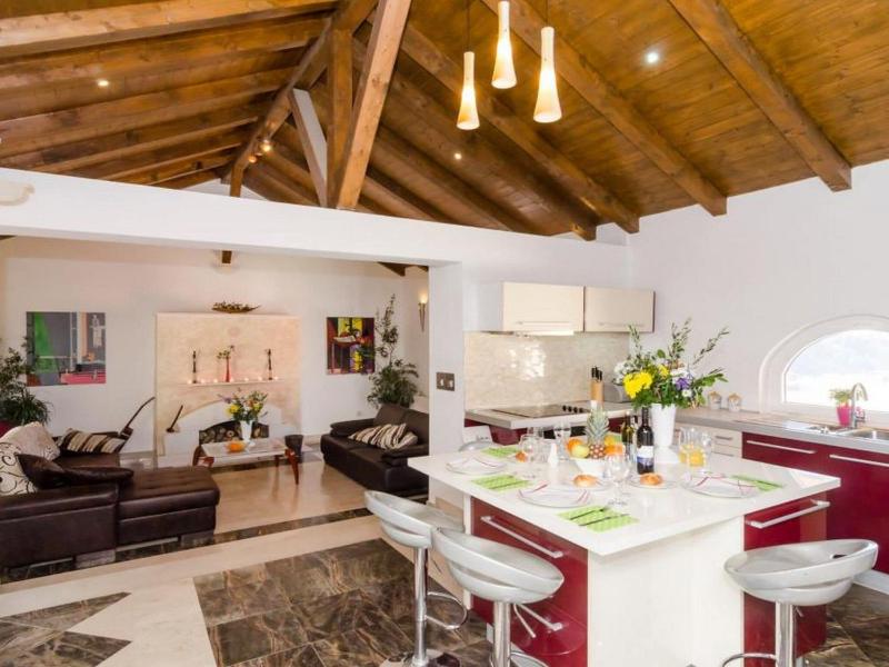 Villa Avoca - Four Bedroom Villa with Swimming Pool - image 10