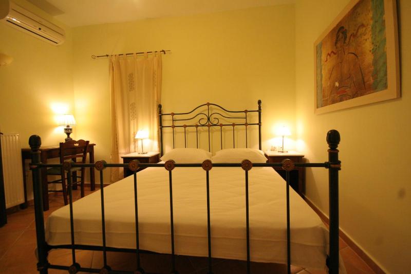 One-Bedroom Apartment (2) image 4