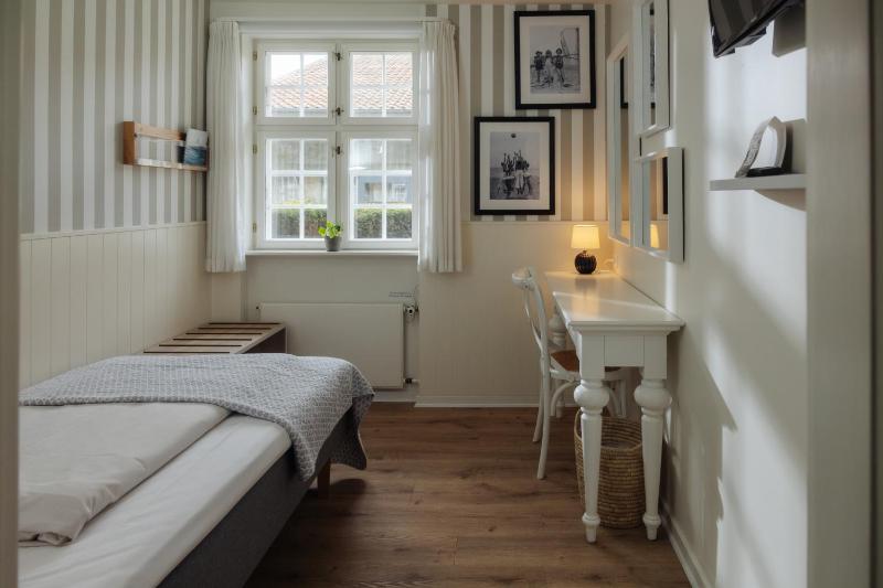 Small Single Room image 1