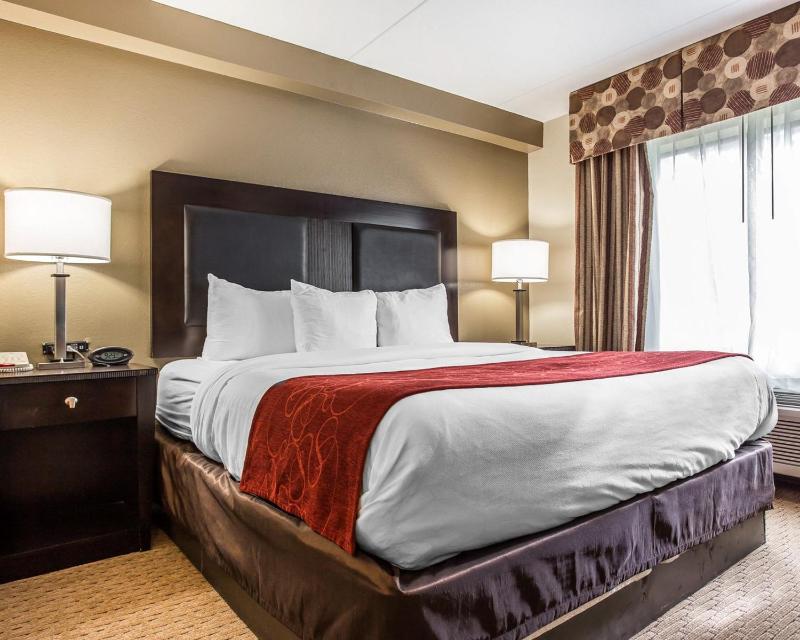 King Suite - Accessible/Non-Smoking image 4