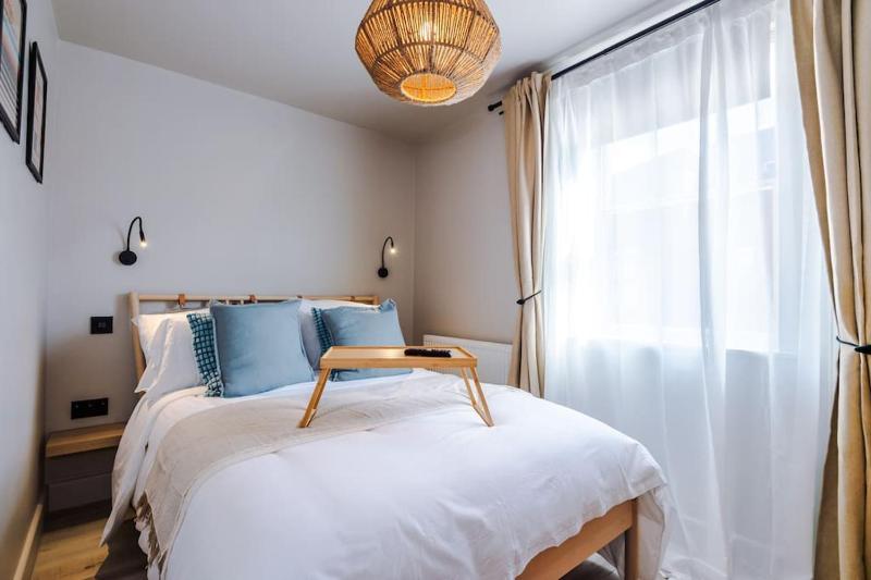 Elegant 2B Retreat City Centre with Secure Parking - image 20