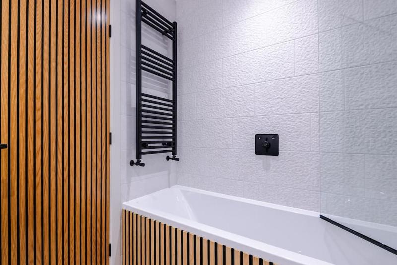 Elegant 2B Retreat City Centre with Secure Parking - image 21