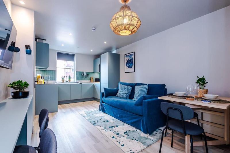Elegant 2B Retreat City Centre with Secure Parking - image 10