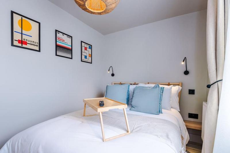 Elegant 2B Retreat City Centre with Secure Parking - image 7