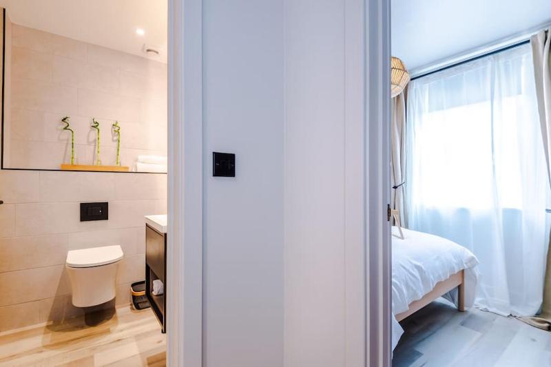 Elegant 2B Retreat City Centre with Secure Parking - image 14