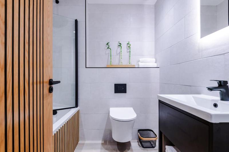 Elegant 2B Retreat City Centre with Secure Parking - image 25