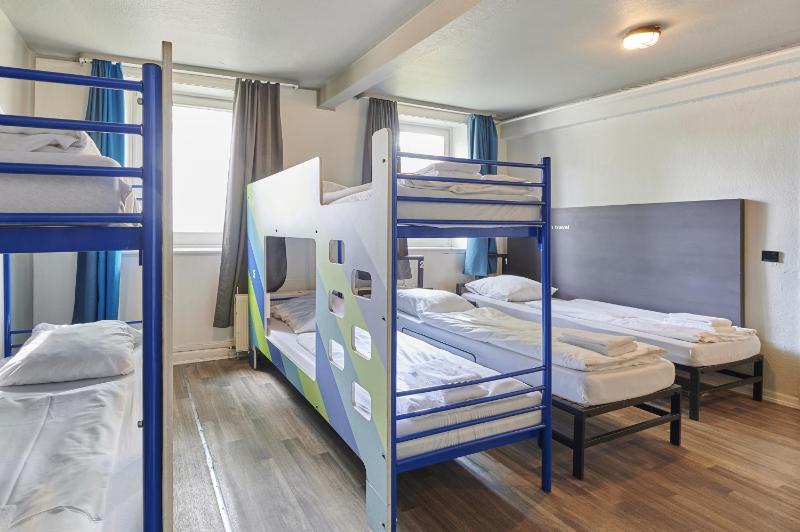 Bed in 6-Bed Dormitory Room image 4