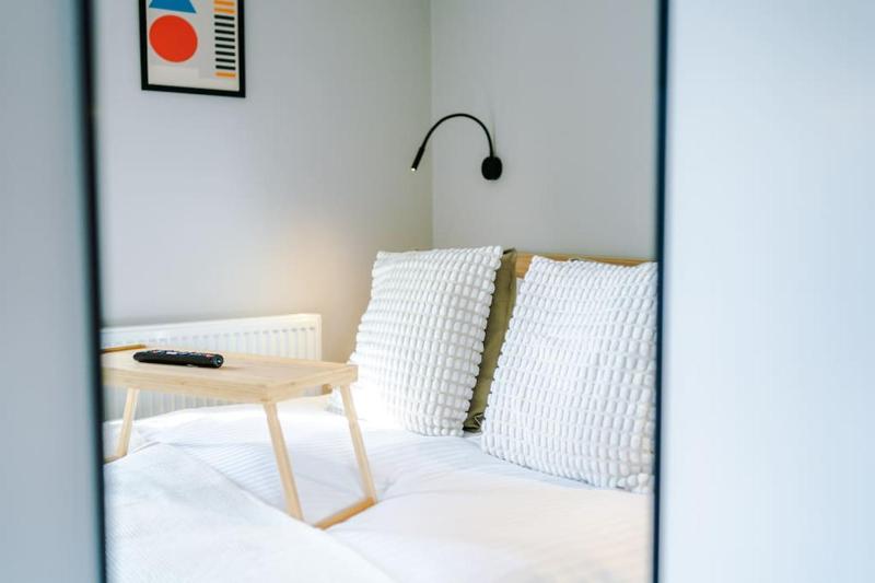 Luxury 2B City Centre Apartment with Private Parking - image 34