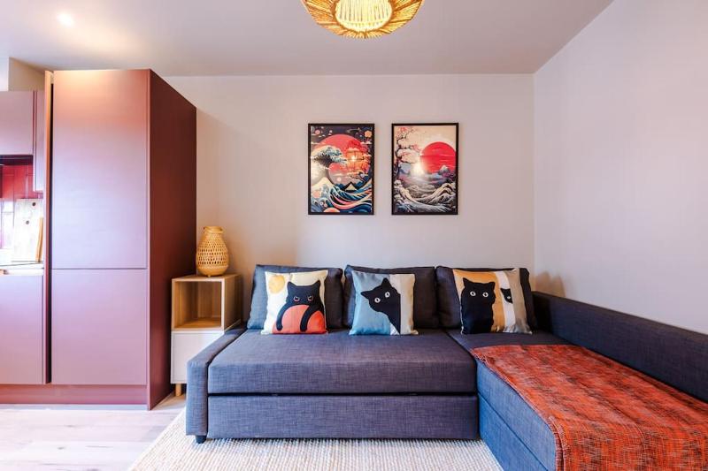 Luxury 2B City Centre Apartment with Private Parking - image 19