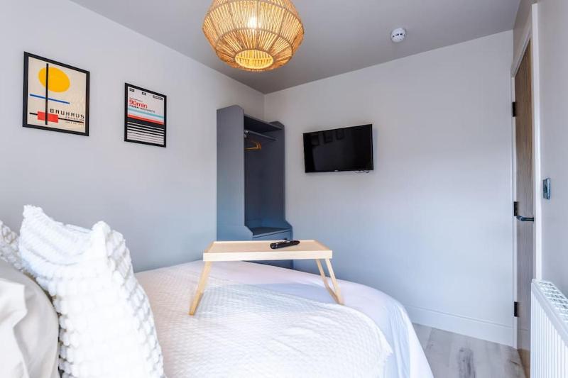 Luxury 2B City Centre Apartment with Private Parking - image 37
