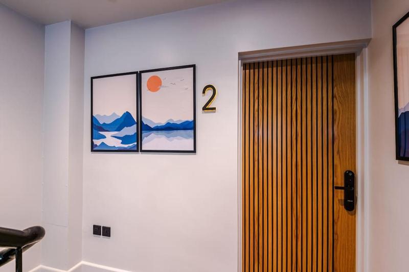 Luxury 2B City Centre Apartment with Private Parking - image 7