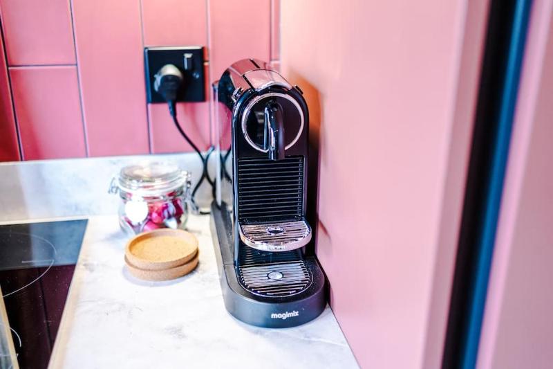 Luxury 2B City Centre Apartment with Private Parking - image 36