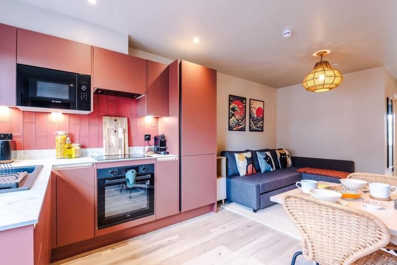 Luxury 2B City Centre Apartment with Private Parking - image 39