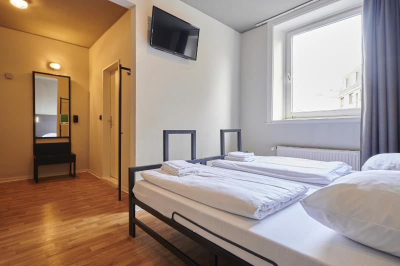 Twin Room image 1