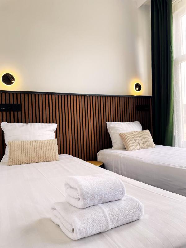 Twin Room image 1
