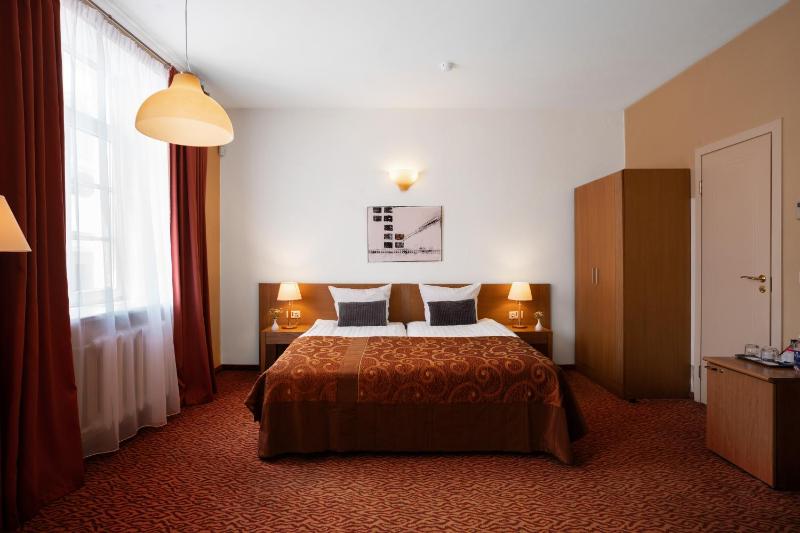 Deluxe Room image 3