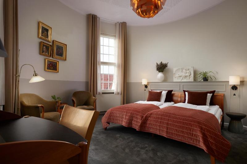 Standard Double Room image 4