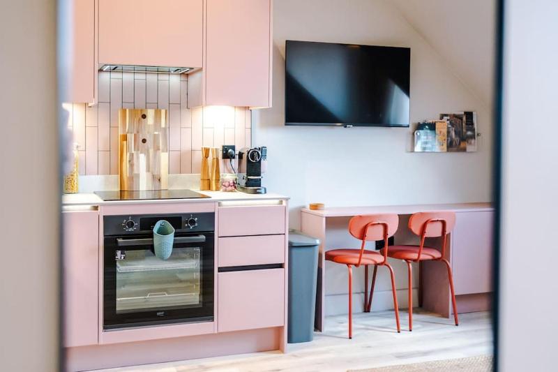 City Centre Apartment Free Parking and Luxury Finishes - image 6