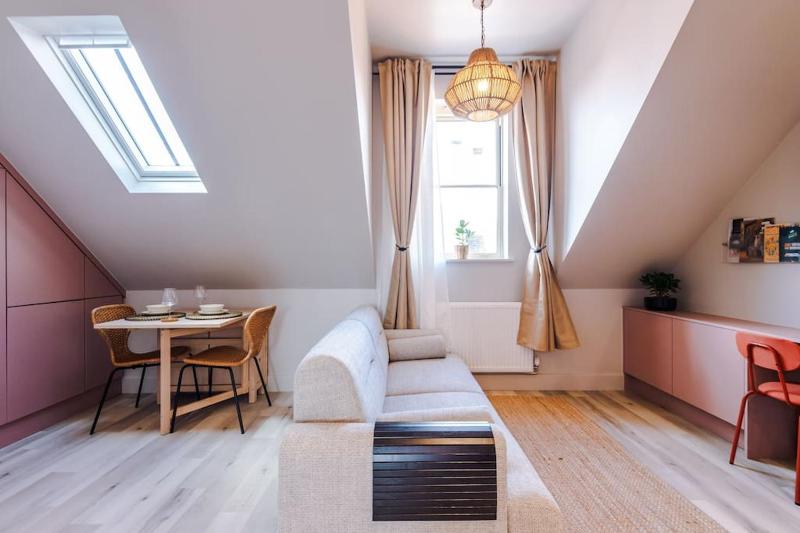 City Centre Apartment Free Parking and Luxury Finishes - image 37