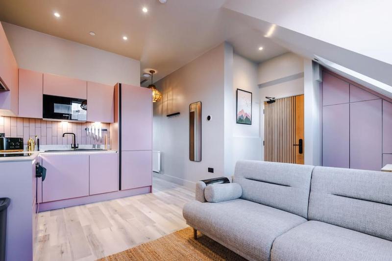 City Centre Apartment Free Parking and Luxury Finishes - image 16