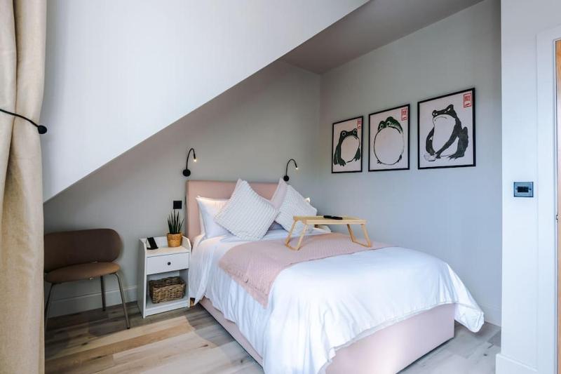 City Centre Apartment Free Parking and Luxury Finishes - image 39