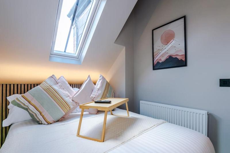 City Centre Apartment Free Parking and Luxury Finishes - image 27