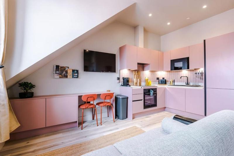 City Centre Apartment Free Parking and Luxury Finishes - image 26