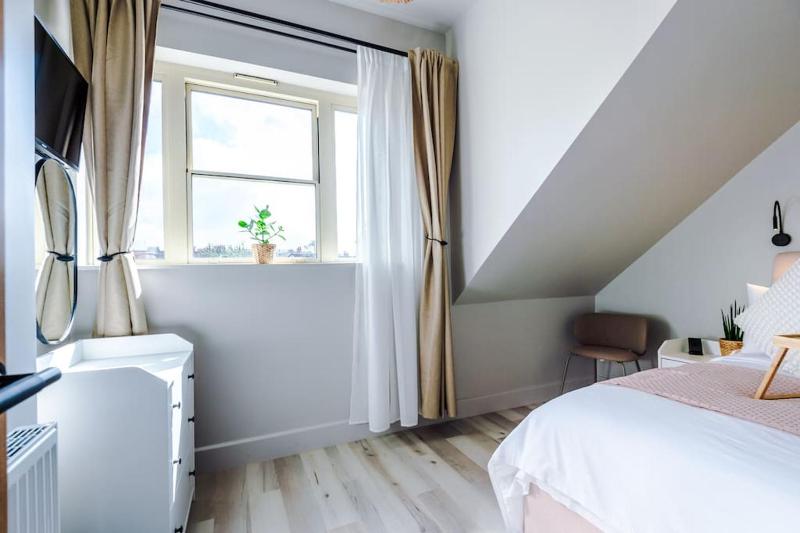 City Centre Apartment Free Parking and Luxury Finishes - image 8