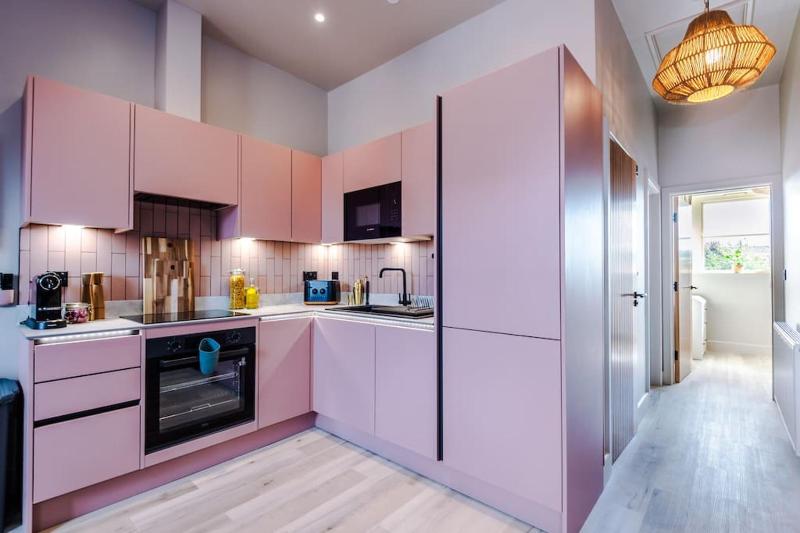 City Centre Apartment Free Parking and Luxury Finishes - image 25