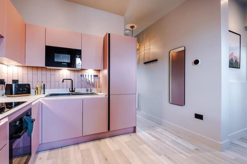 City Centre Apartment Free Parking and Luxury Finishes - image 9