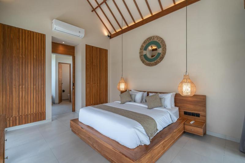 Villa Nalaka - Sophisticated 2BR Steps from Pererenan Beach - image 10