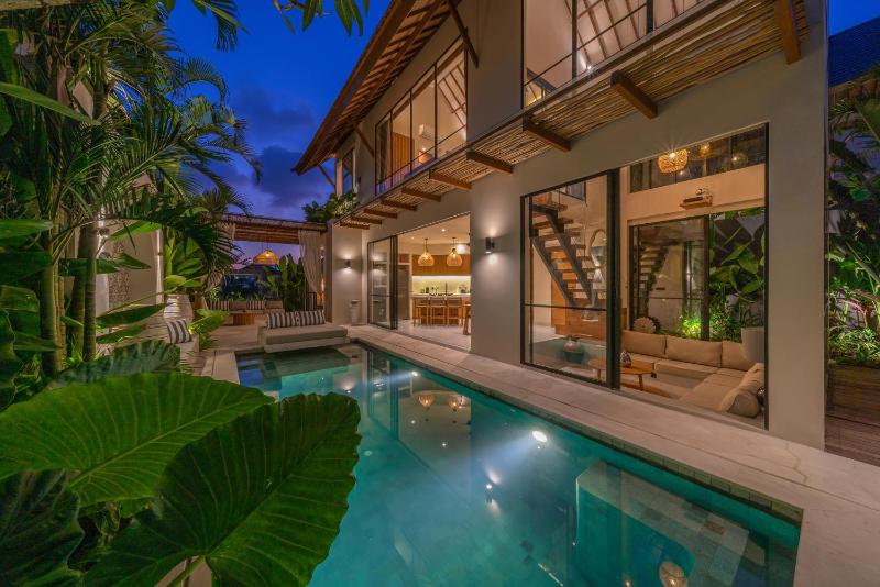 Villa Nalaka - Sophisticated 2BR Steps from Pererenan Beach - image 5