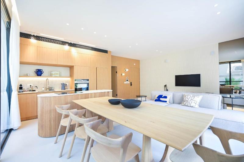 La Suite 3BR near the Beach by HolyGuest - image 4