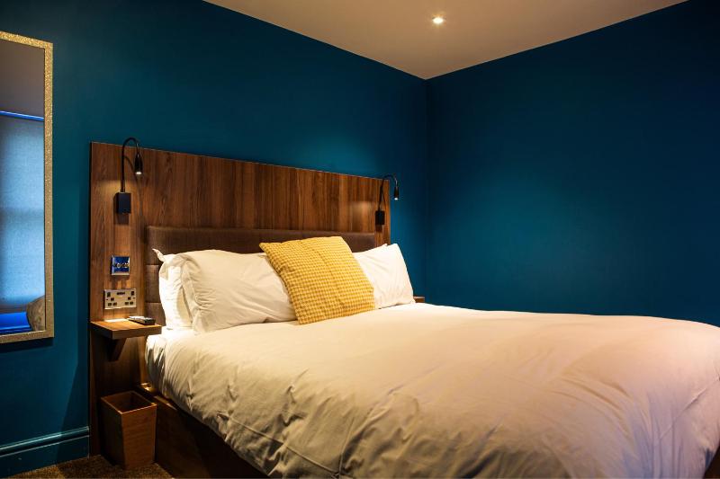 Large Double Room image 2
