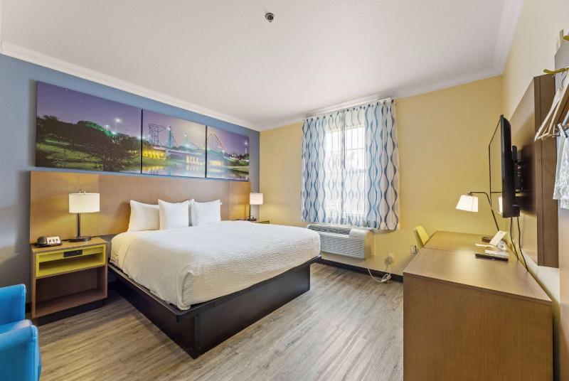 King Room - Non-Smoking image 4