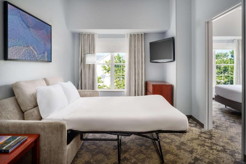 One-Bedroom Queen Suite - Non-Smoking image 3