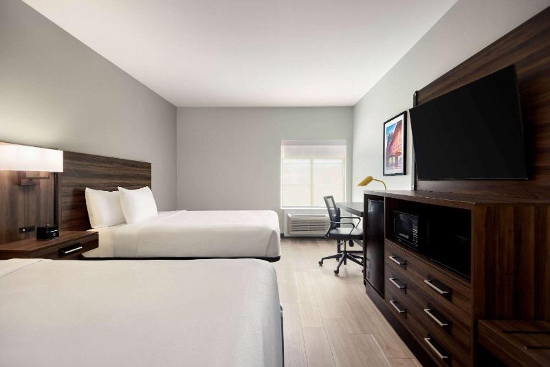 Deluxe Queen Room with Two Queen Beds image 2