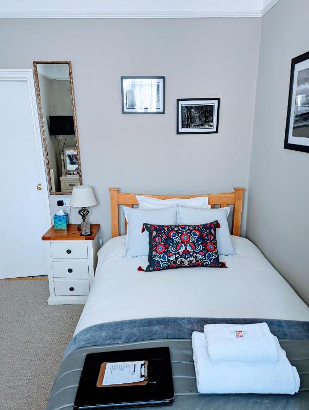 Single Room image 1