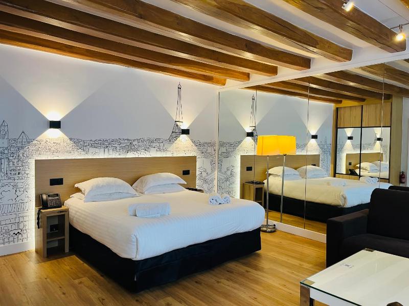 Standard Triple Studio image 2