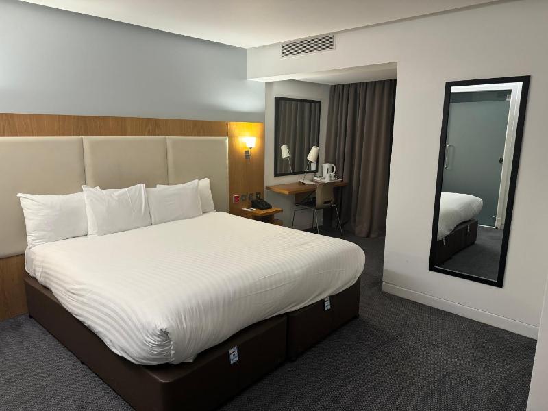 Standard King Room - Accessible image 1