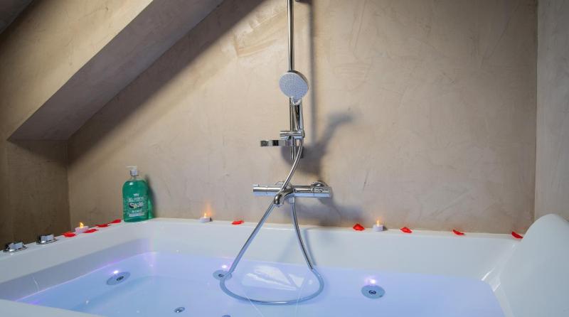 Cloud Stylish flat with jacuzzi near city center - image 2