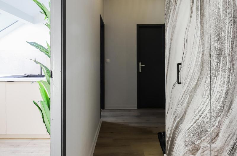 Cloud Stylish flat with jacuzzi near city center - image 12