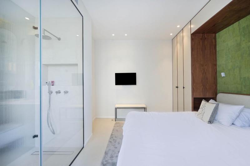 La Suite 3BR near the Beach by HolyGuest - image 8