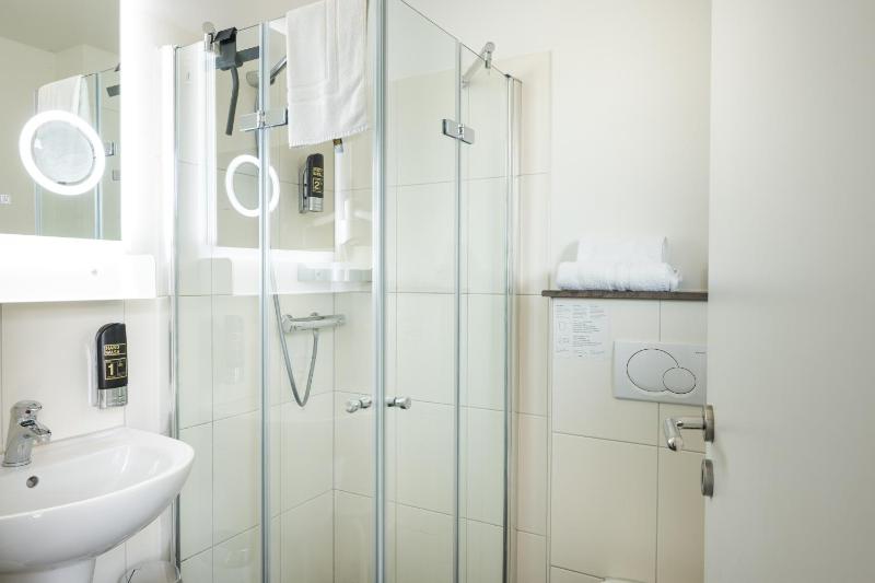 Single Room image 4